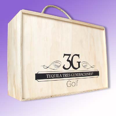 Caja de madera con logotipo impreso